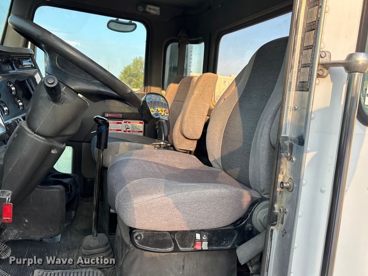 image for item ET4613 2007 Kenworth T800 ready mix truck