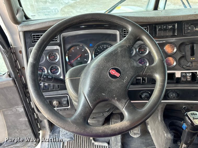 image for item ET4613 2007 Kenworth T800 ready mix truck