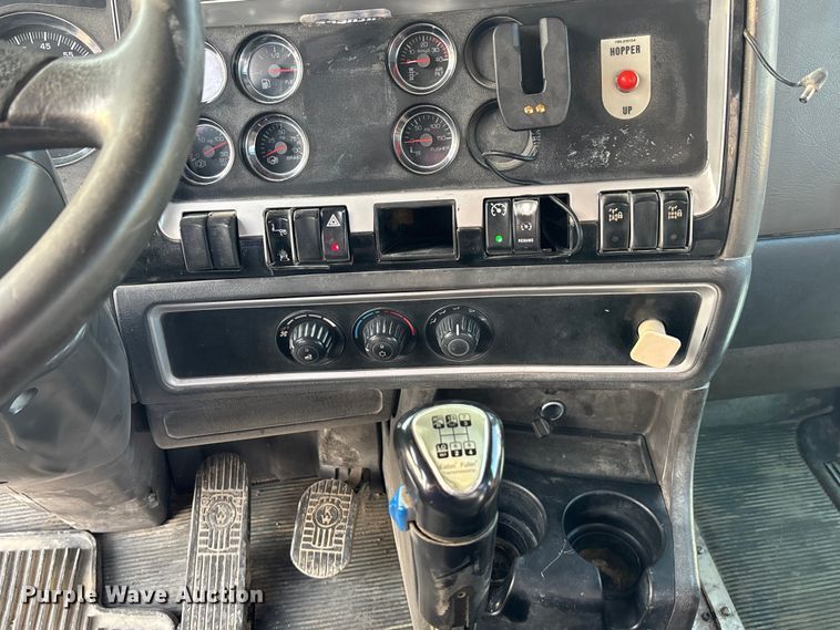 image for item ET4613 2007 Kenworth T800 ready mix truck