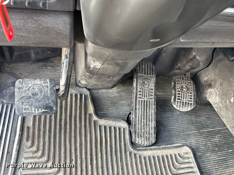 image for item ET4613 2007 Kenworth T800 ready mix truck