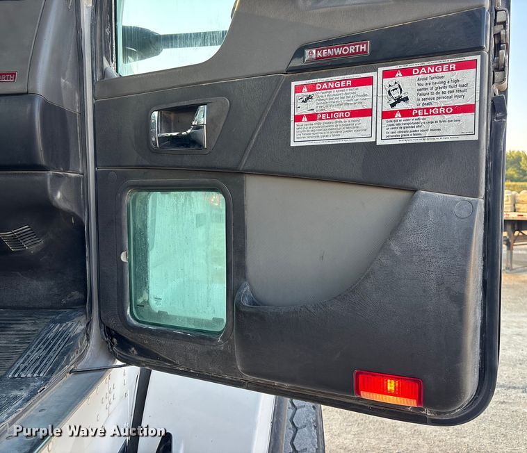 image for item ET4613 2007 Kenworth T800 ready mix truck