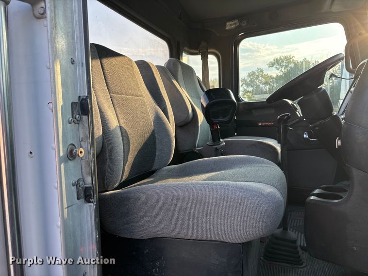 image for item ET4613 2007 Kenworth T800 ready mix truck