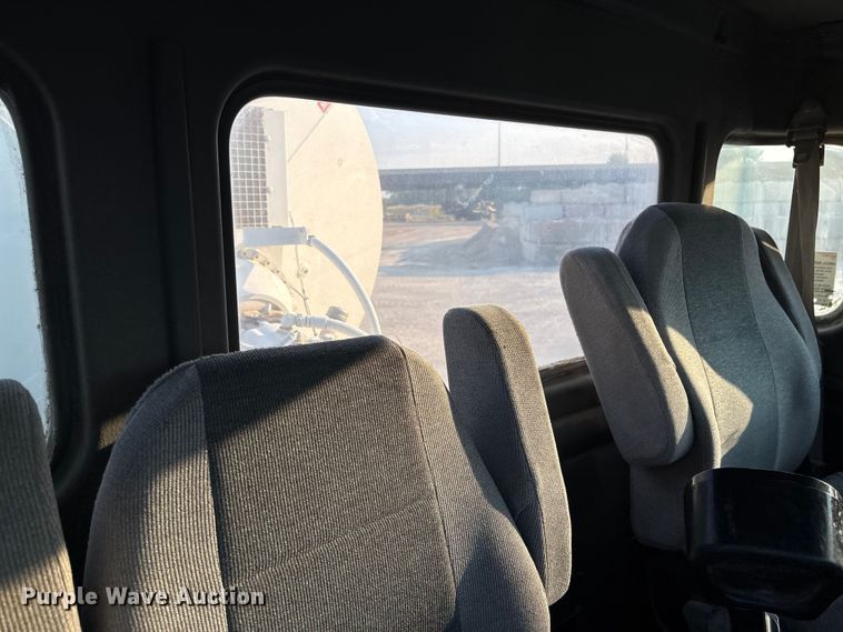 image for item ET4613 2007 Kenworth T800 ready mix truck