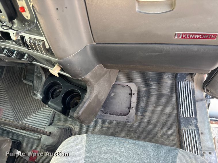 image for item ET4613 2007 Kenworth T800 ready mix truck