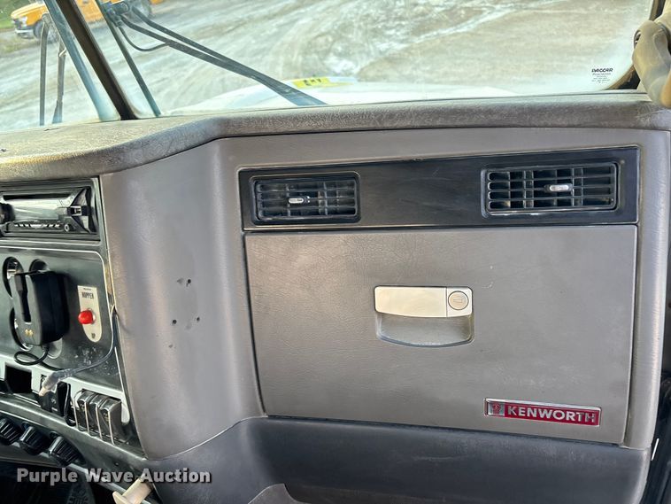 image for item ET4613 2007 Kenworth T800 ready mix truck