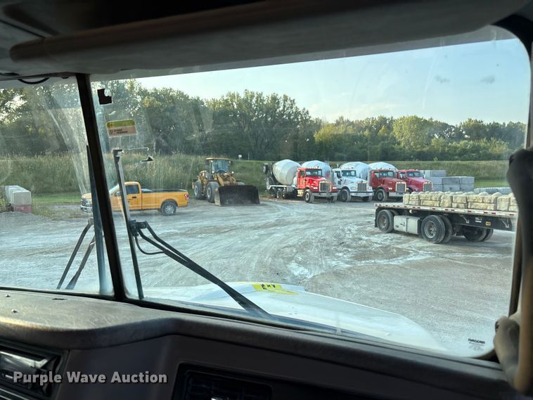 image for item ET4613 2007 Kenworth T800 ready mix truck