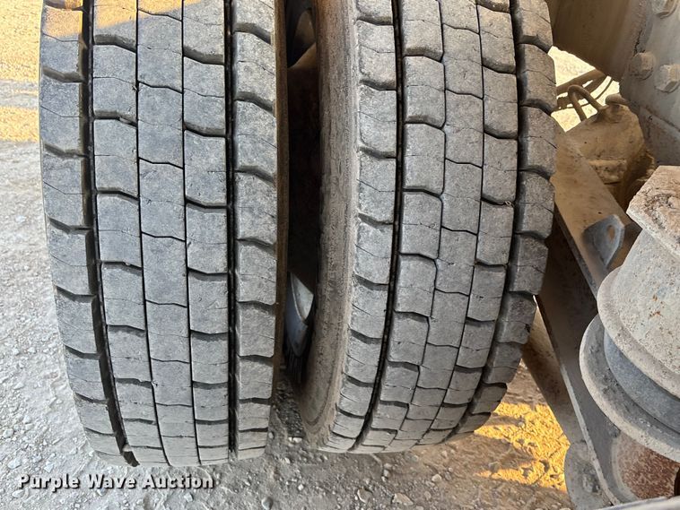 image for item ET4613 2007 Kenworth T800 ready mix truck