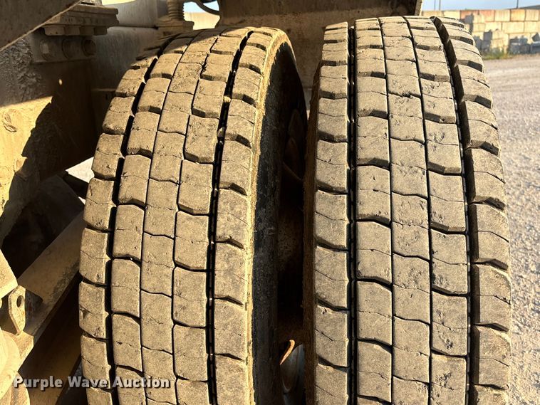 image for item ET4613 2007 Kenworth T800 ready mix truck