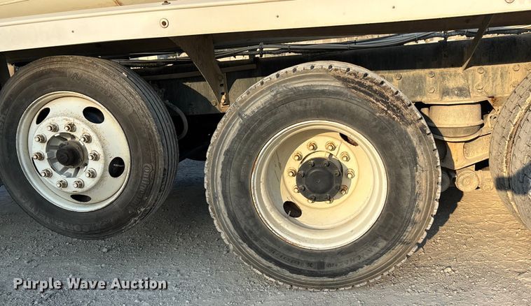 image for item ET4613 2007 Kenworth T800 ready mix truck