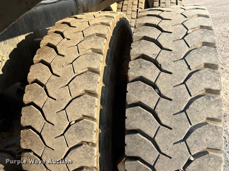 image for item ET4613 2007 Kenworth T800 ready mix truck