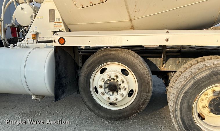 image for item ET4613 2007 Kenworth T800 ready mix truck