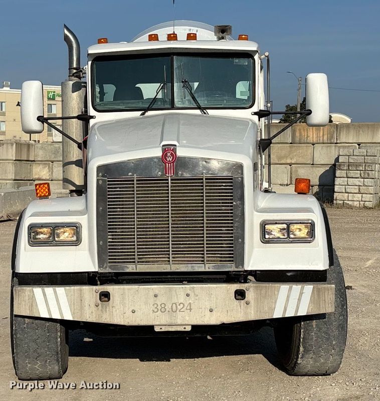 image for item ET4614 2004 Kenworth W900 ready mix truck
