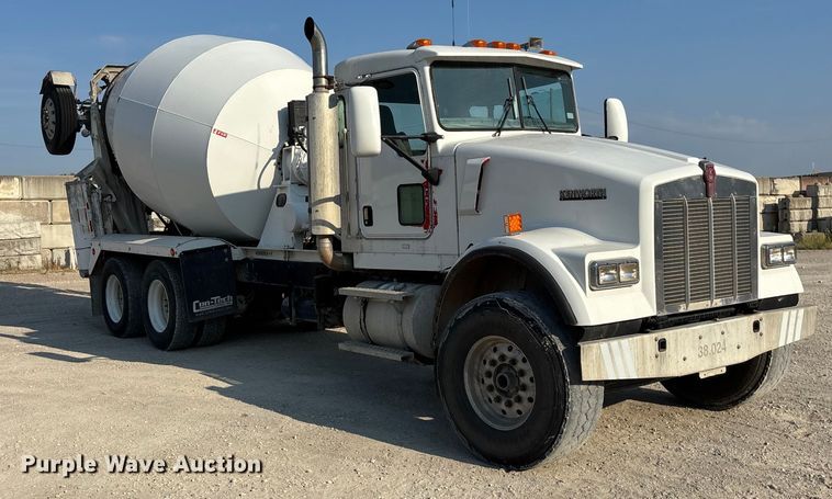 image for item ET4614 2004 Kenworth W900 ready mix truck