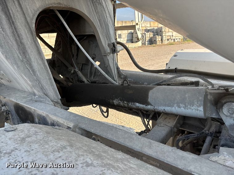 image for item ET4614 2004 Kenworth W900 ready mix truck