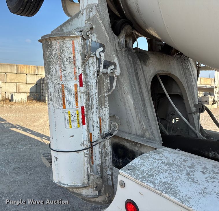 image for item ET4614 2004 Kenworth W900 ready mix truck