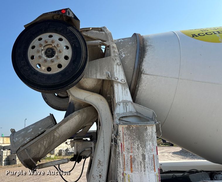 image for item ET4614 2004 Kenworth W900 ready mix truck