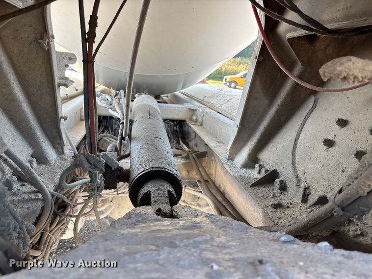 image for item ET4614 2004 Kenworth W900 ready mix truck