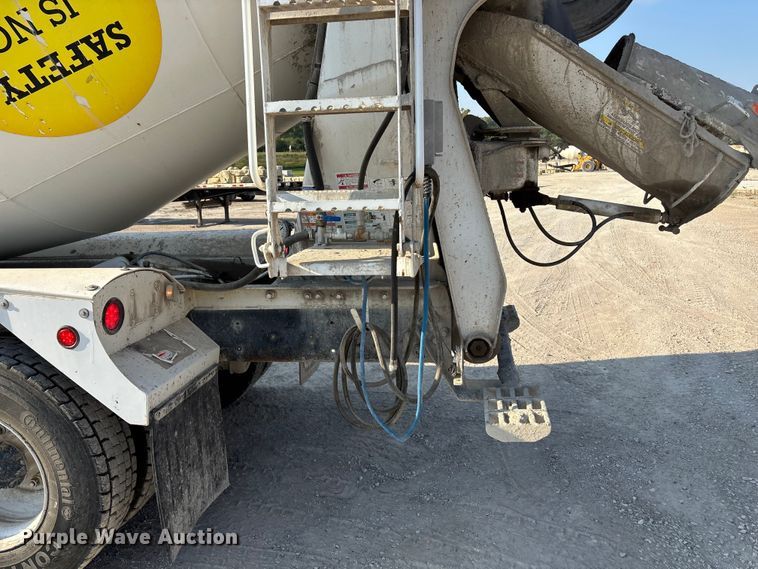 image for item ET4614 2004 Kenworth W900 ready mix truck