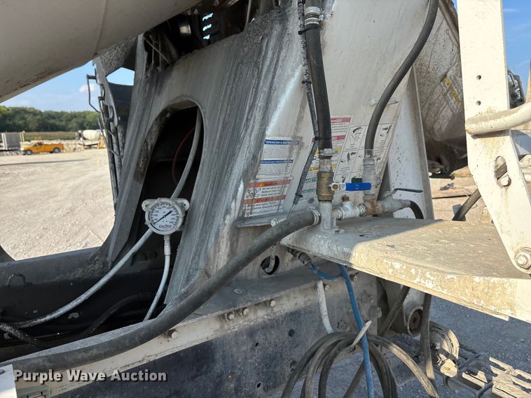 image for item ET4614 2004 Kenworth W900 ready mix truck