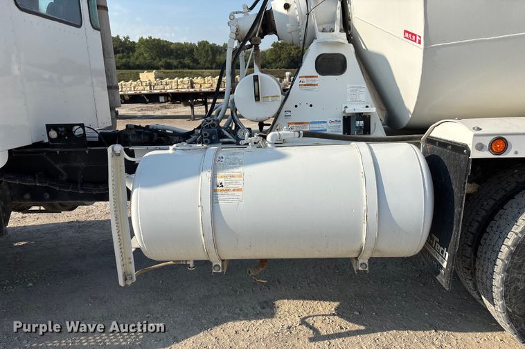 image for item ET4614 2004 Kenworth W900 ready mix truck