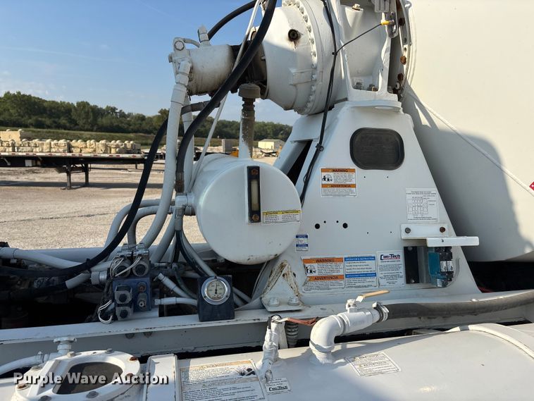 image for item ET4614 2004 Kenworth W900 ready mix truck