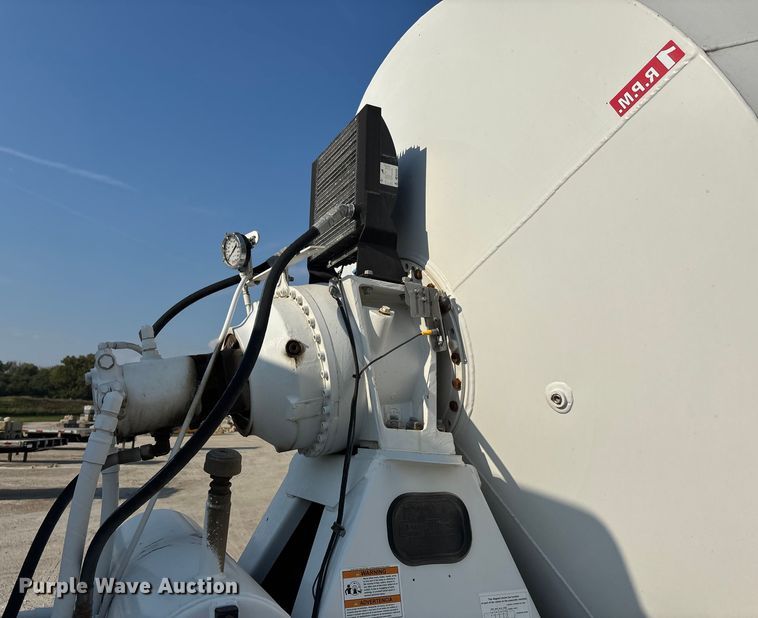 image for item ET4614 2004 Kenworth W900 ready mix truck