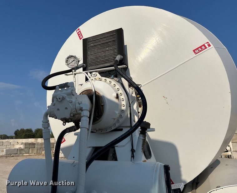 image for item ET4614 2004 Kenworth W900 ready mix truck