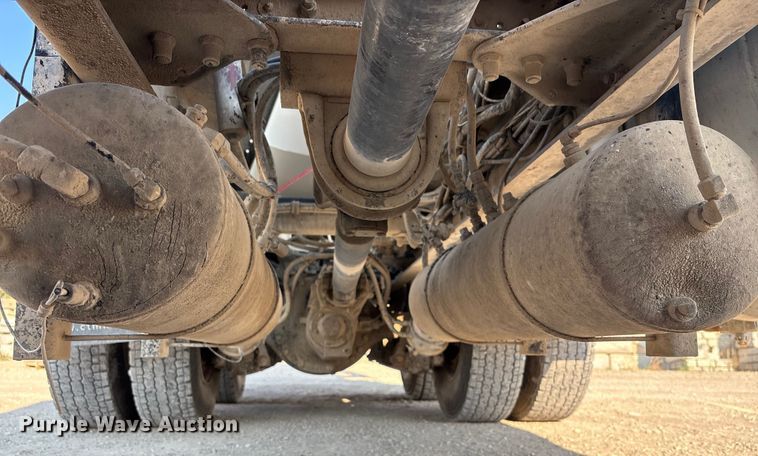 image for item ET4614 2004 Kenworth W900 ready mix truck