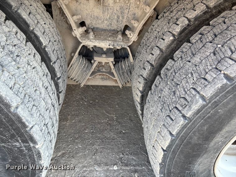 image for item ET4614 2004 Kenworth W900 ready mix truck