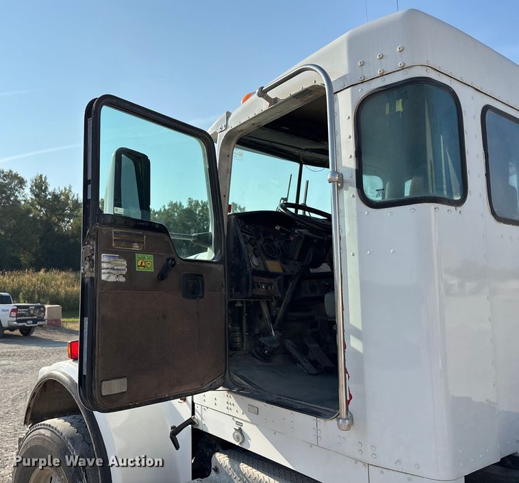 image for item ET4614 2004 Kenworth W900 ready mix truck