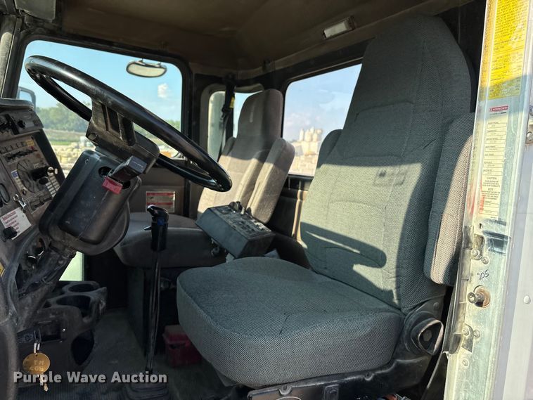 image for item ET4614 2004 Kenworth W900 ready mix truck