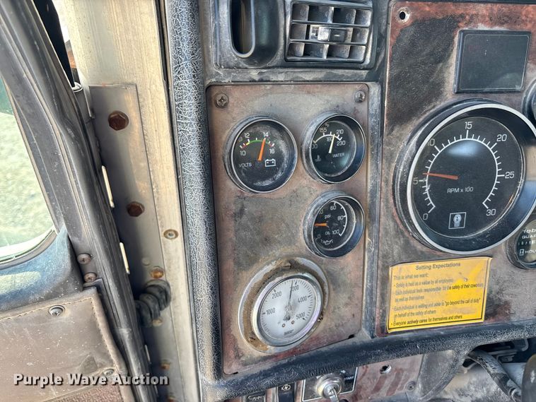 image for item ET4614 2004 Kenworth W900 ready mix truck