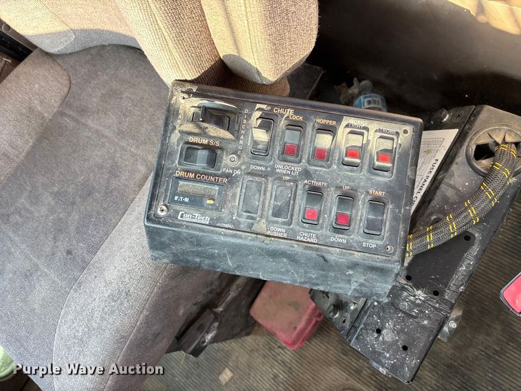 image for item ET4614 2004 Kenworth W900 ready mix truck