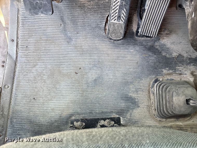 image for item ET4614 2004 Kenworth W900 ready mix truck