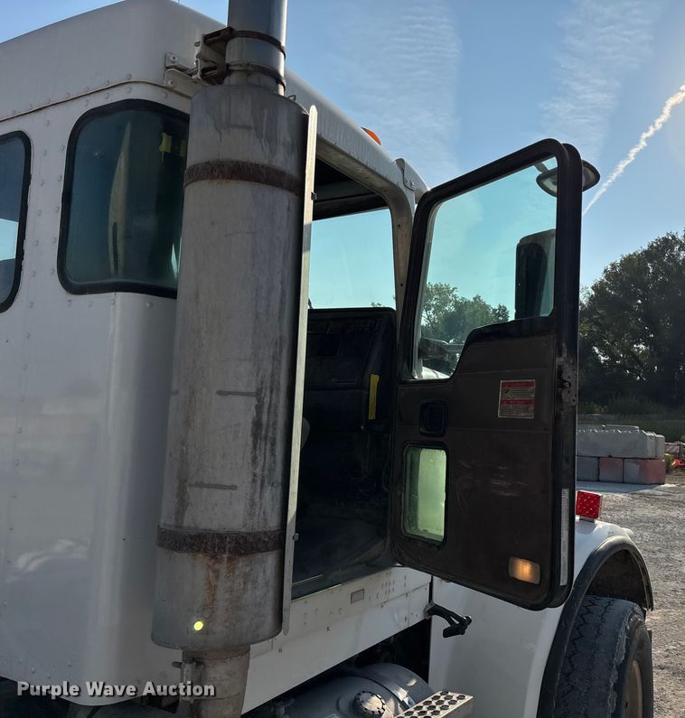 image for item ET4614 2004 Kenworth W900 ready mix truck