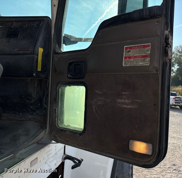 image for item ET4614 2004 Kenworth W900 ready mix truck