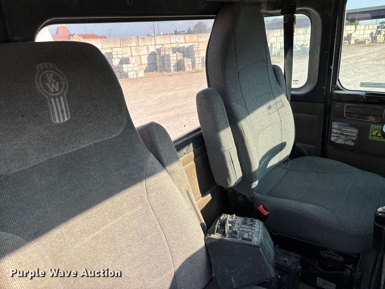 image for item ET4614 2004 Kenworth W900 ready mix truck