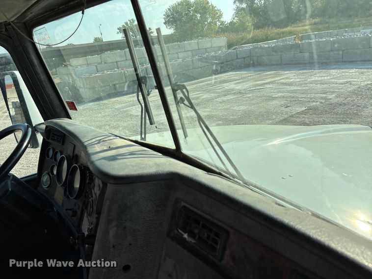 image for item ET4614 2004 Kenworth W900 ready mix truck