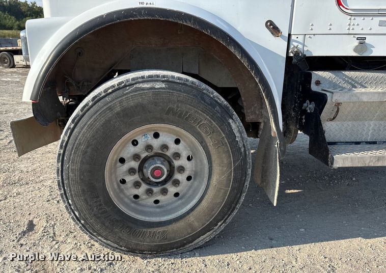 image for item ET4614 2004 Kenworth W900 ready mix truck