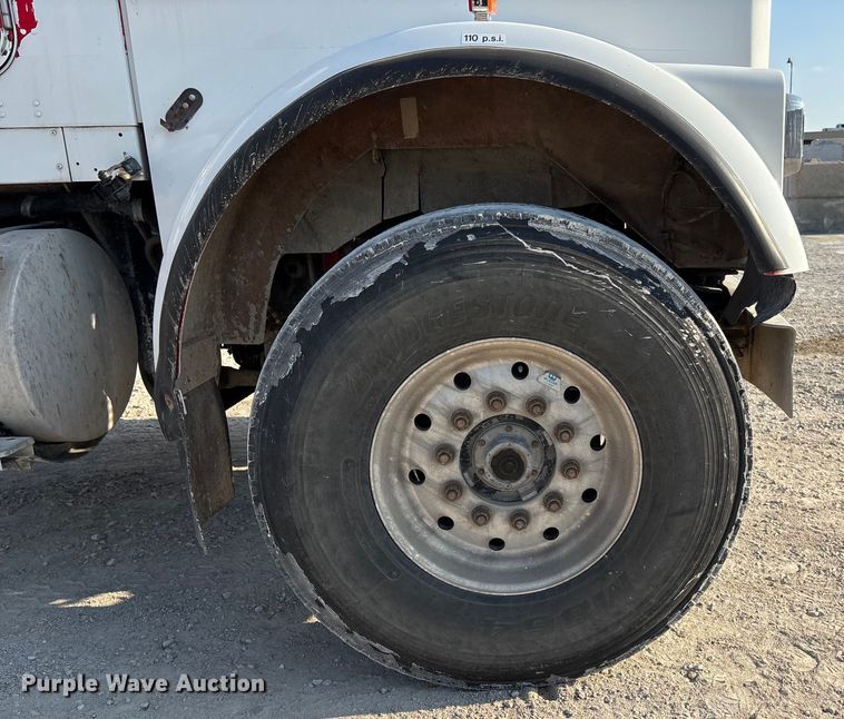 image for item ET4614 2004 Kenworth W900 ready mix truck