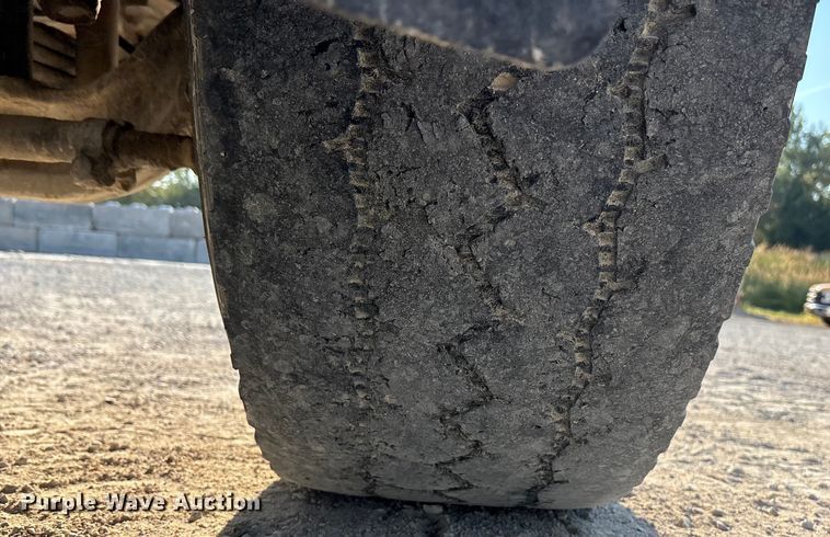 image for item ET4614 2004 Kenworth W900 ready mix truck