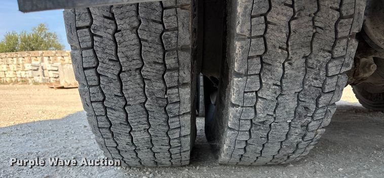 image for item ET4614 2004 Kenworth W900 ready mix truck