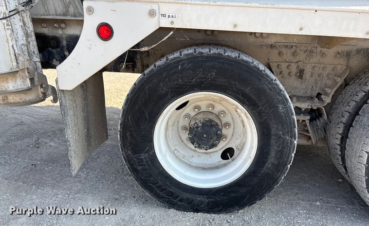 image for item ET4614 2004 Kenworth W900 ready mix truck