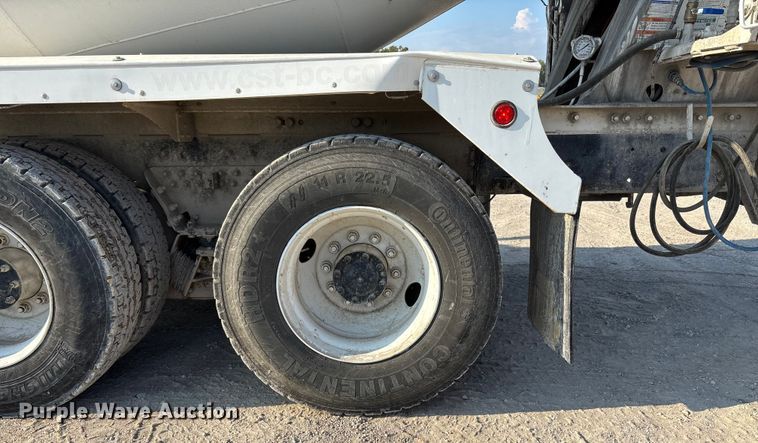 image for item ET4614 2004 Kenworth W900 ready mix truck