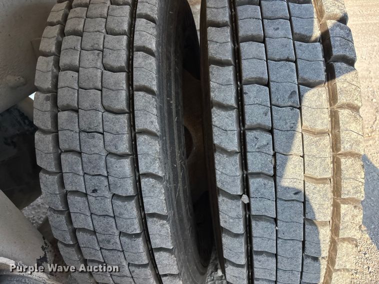 image for item ET4614 2004 Kenworth W900 ready mix truck