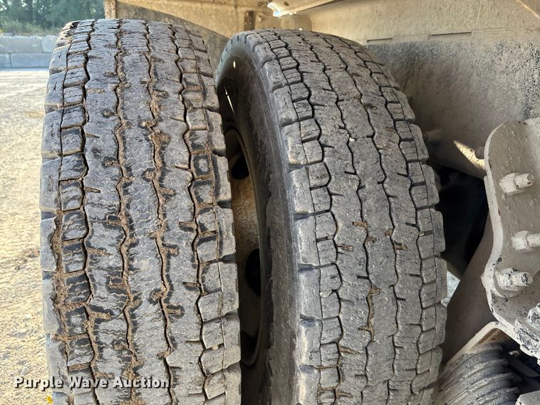 image for item ET4614 2004 Kenworth W900 ready mix truck