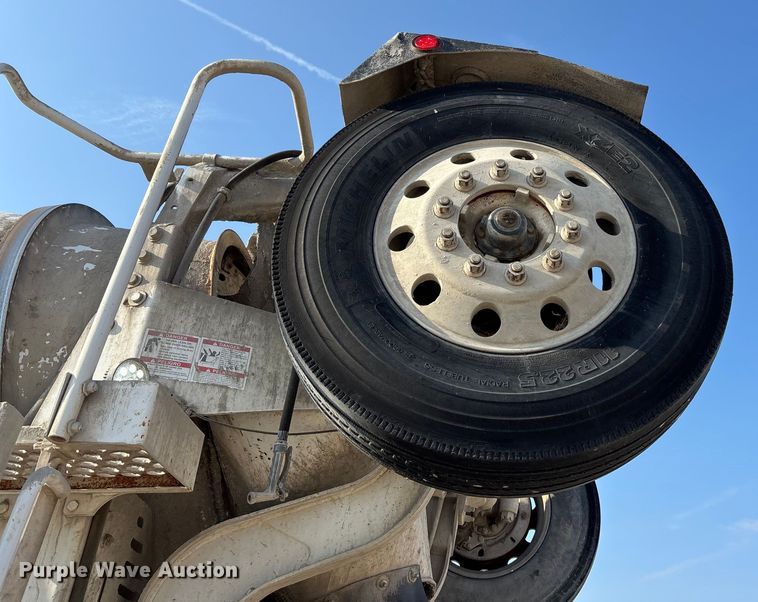 image for item ET4614 2004 Kenworth W900 ready mix truck