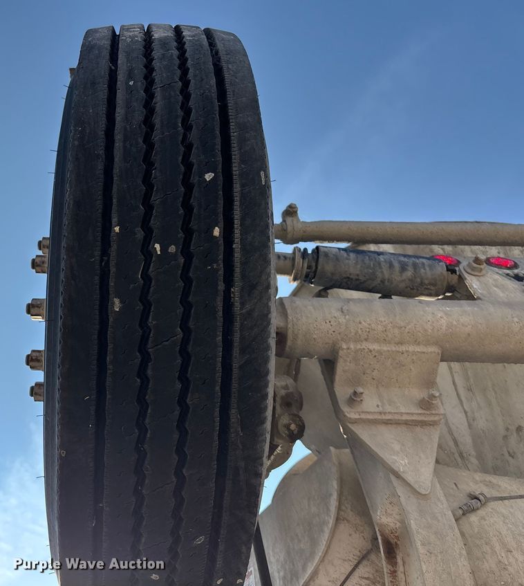 image for item ET4614 2004 Kenworth W900 ready mix truck