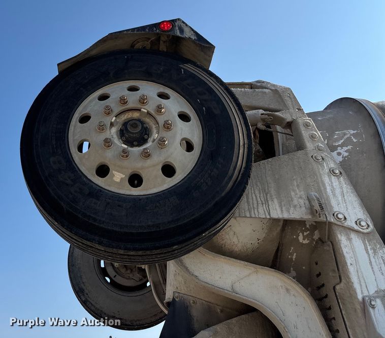 image for item ET4614 2004 Kenworth W900 ready mix truck