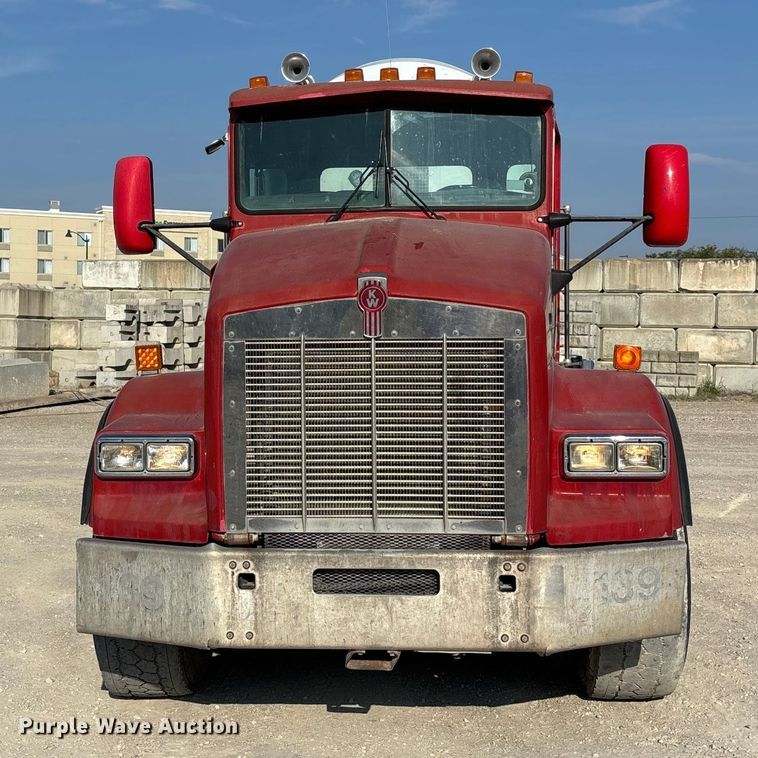image for item ET4615 2002 Kenworth T800 ready mix truck